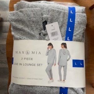 Max & Mia 2 piece lounge set